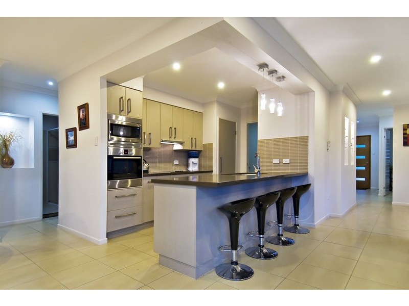 11 Bowline Cl, Trinity Beach QLD 4879