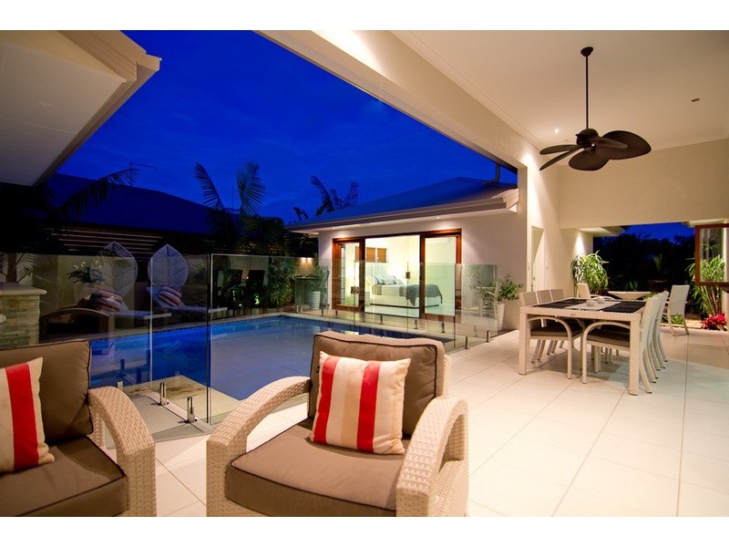 12 LITARA COURT, Palm Cove QLD 4879