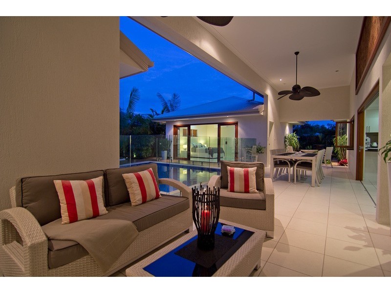 12 LITARA COURT, Palm Cove QLD 4879