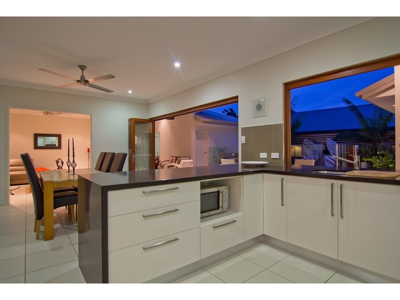 12 LITARA COURT, Palm Cove QLD 4879