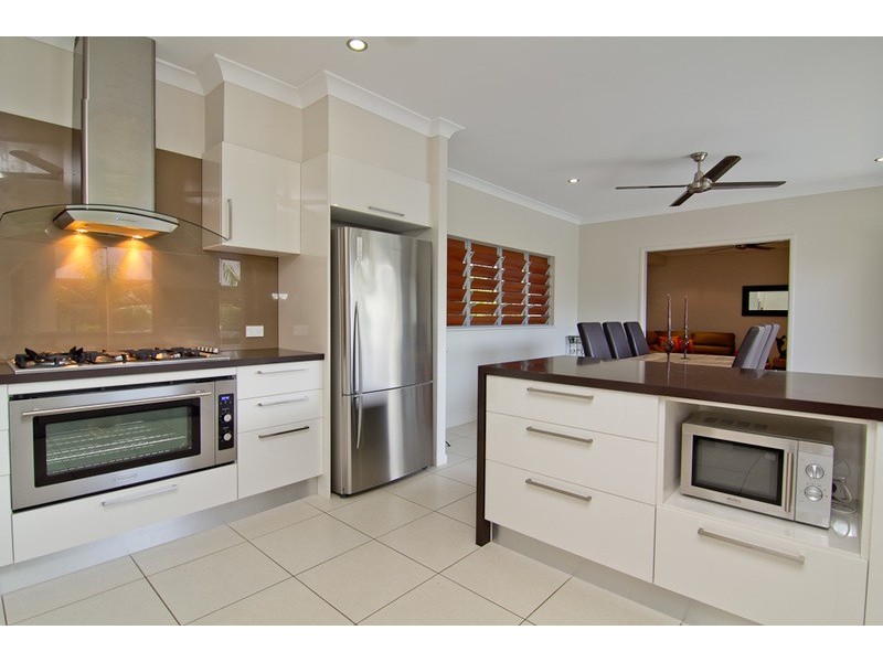 12 LITARA COURT, Palm Cove QLD 4879