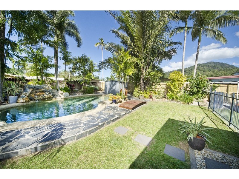 12 Windsor Cl, Brinsmead QLD 4870