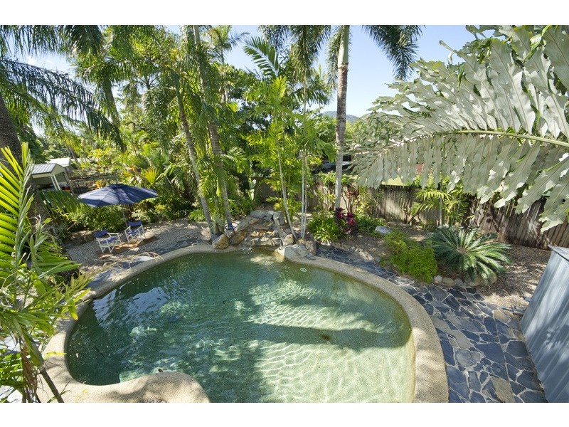 12 Windsor Cl, Brinsmead QLD 4870