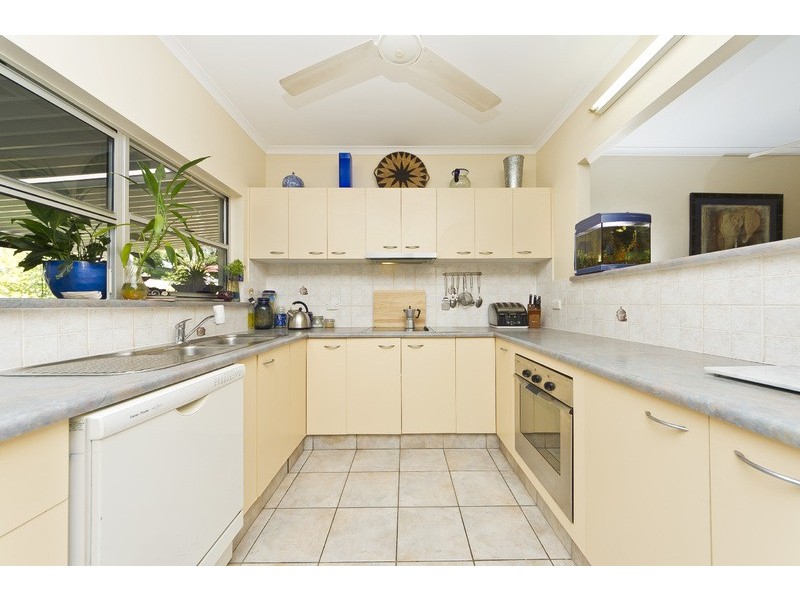 12 Windsor Cl, Brinsmead QLD 4870