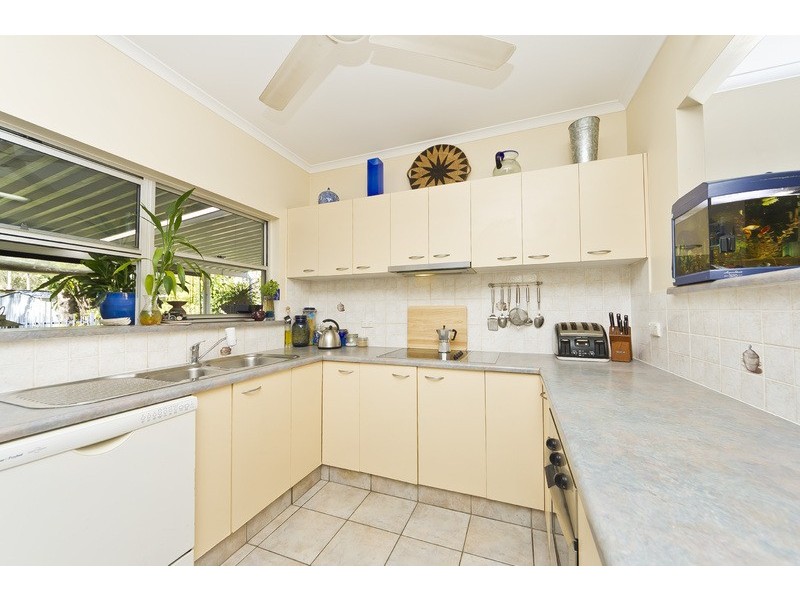 12 Windsor Cl, Brinsmead QLD 4870