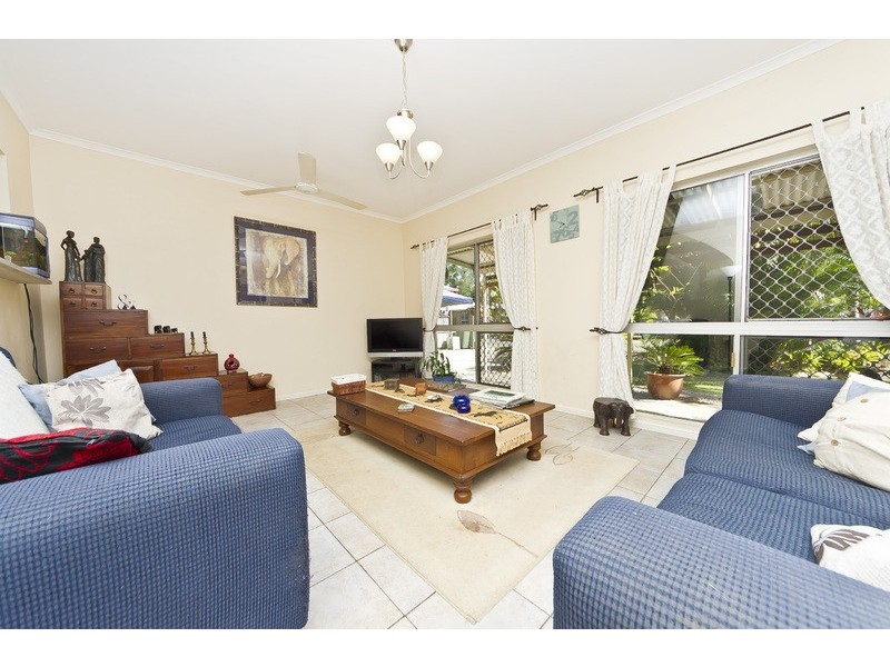 12 Windsor Cl, Brinsmead QLD 4870