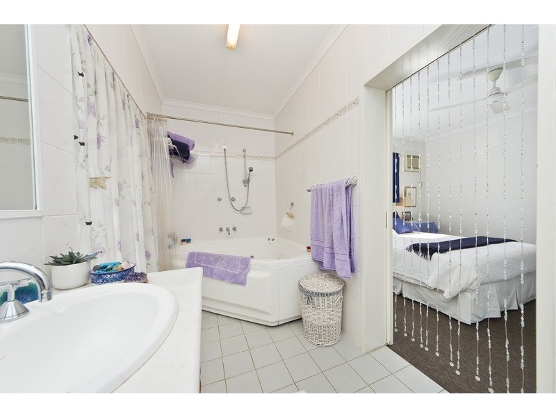 12 Windsor Cl, Brinsmead QLD 4870