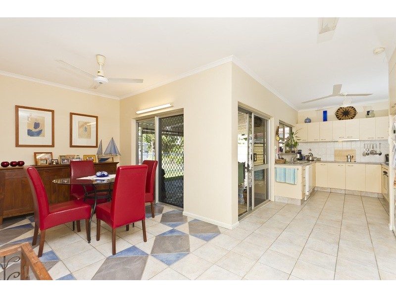 12 Windsor Cl, Brinsmead QLD 4870