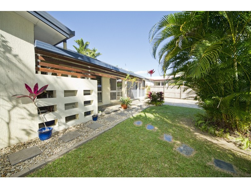 12 Windsor Cl, Brinsmead QLD 4870