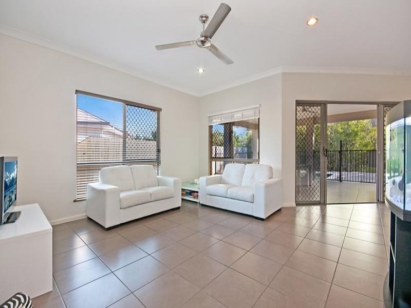 5 Icefire Qy, Trinity Park QLD 4879