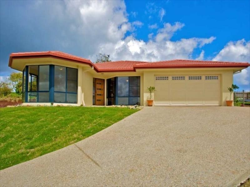 8 Woodpecker Street, Maleny QLD 4552