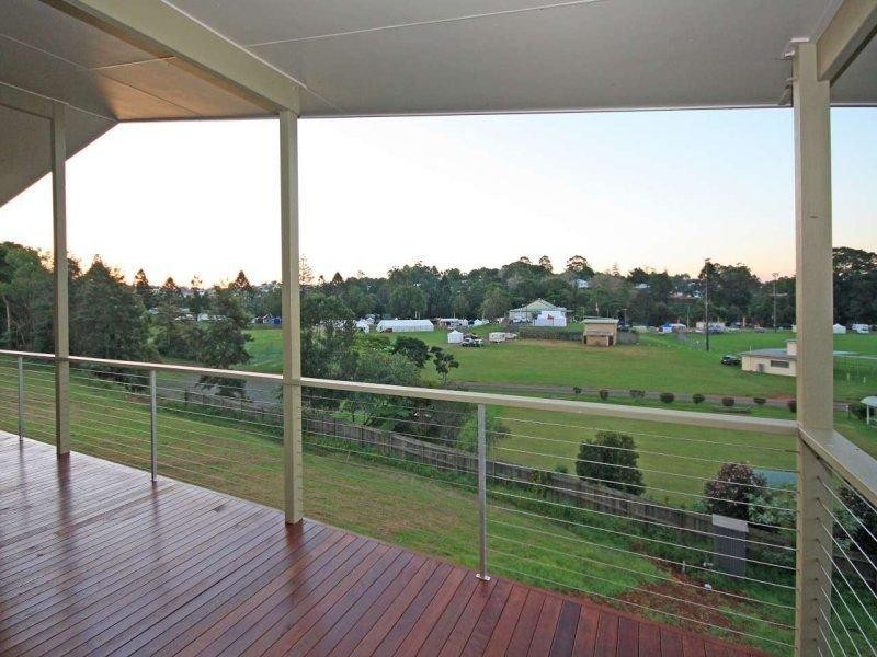 13 Ribbonwood Avenue, Maleny QLD 4552