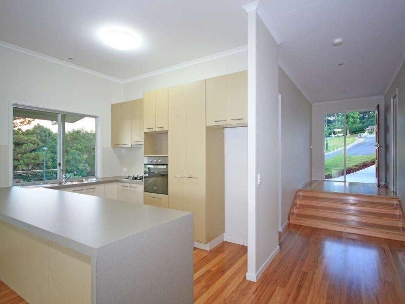 13 Ribbonwood Avenue, Maleny QLD 4552