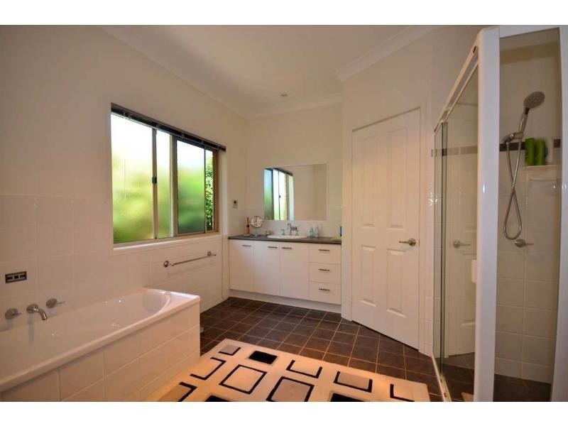 60 Avocado Lane, Maleny QLD 4552