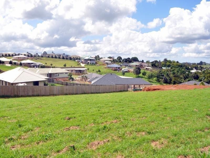 8 Tulipwood Street, Maleny QLD 4552