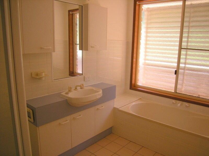 2 Gibson Street, Maleny QLD 4552