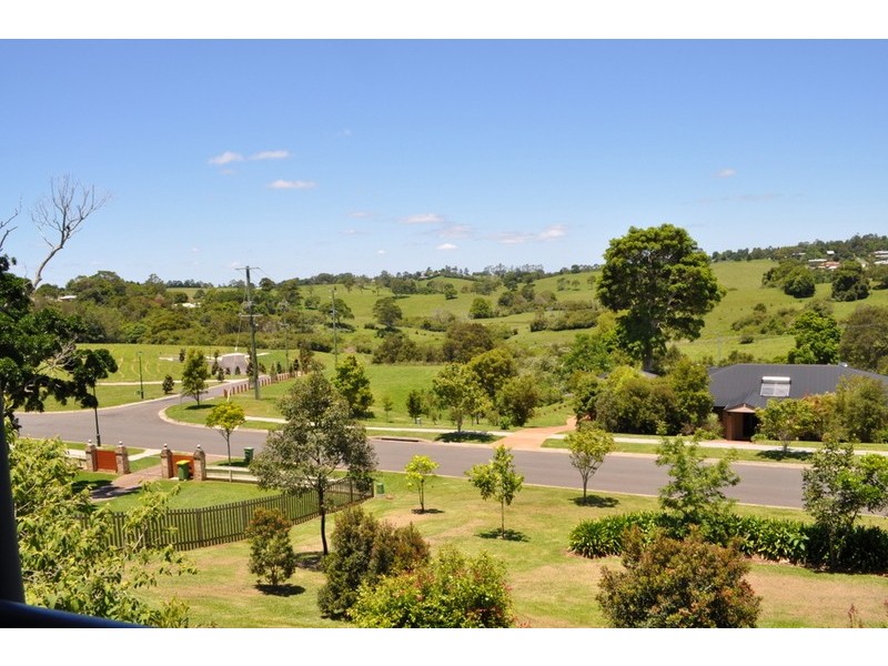6 Rosewood Crescent, Maleny QLD 4552