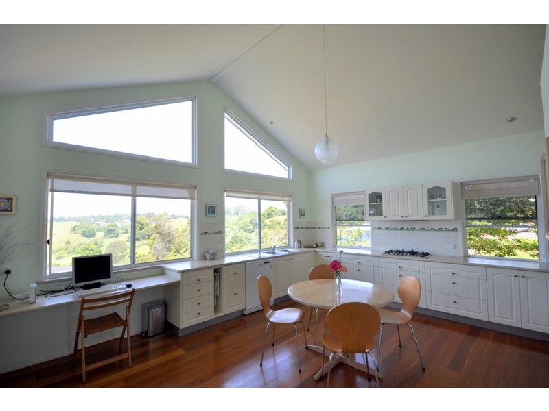 6 Rosewood Crescent, Maleny QLD 4552