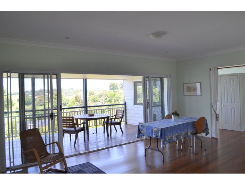 6 Rosewood Crescent, Maleny QLD 4552