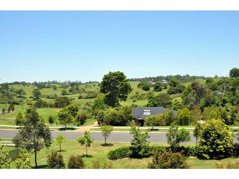 6 Rosewood Crescent, Maleny QLD 4552