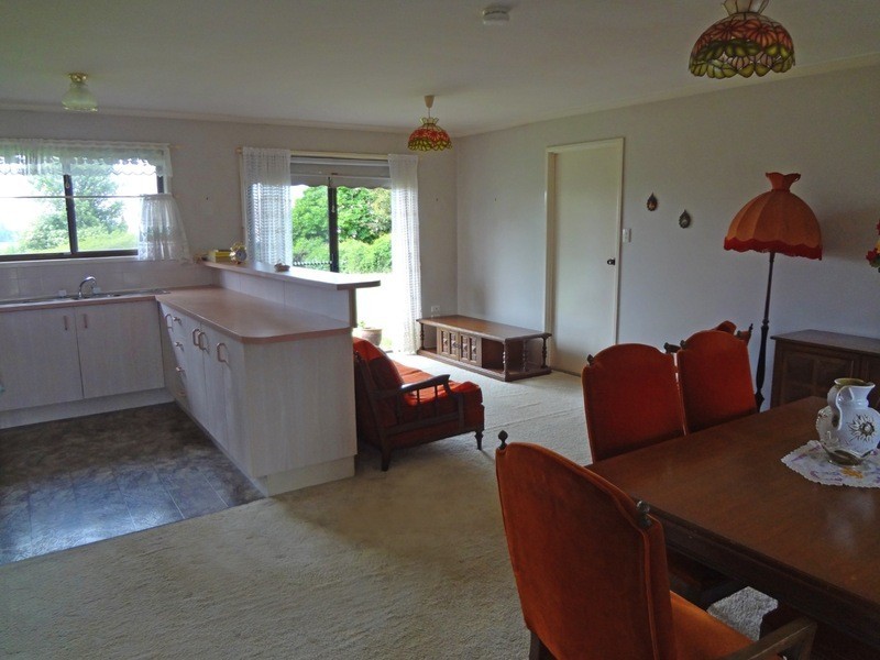 24 Tamarind Street, Maleny QLD 4552