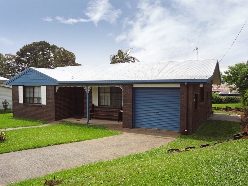 24 Tamarind Street, Maleny QLD 4552