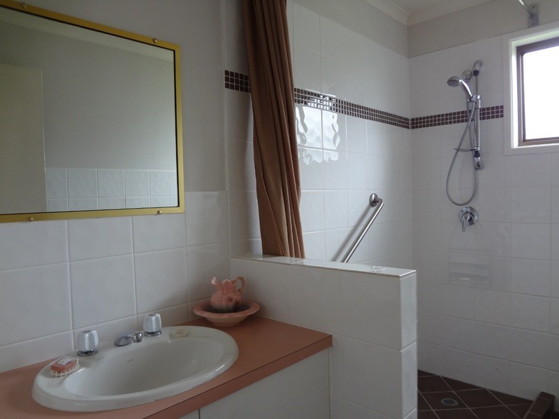 24 Tamarind Street, Maleny QLD 4552