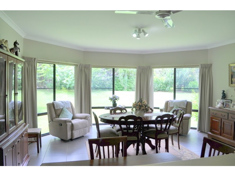 9 Dixon Ave, Maleny QLD 4552