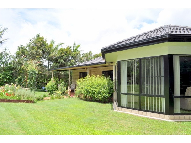 9 Dixon Ave, Maleny QLD 4552