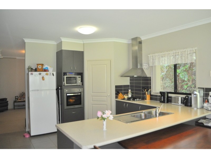 9 Dixon Ave, Maleny QLD 4552