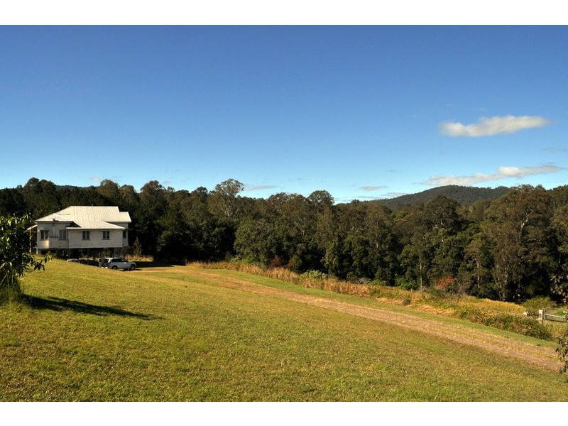 4 Connemara Court CONONDALE, Maleny QLD 4552