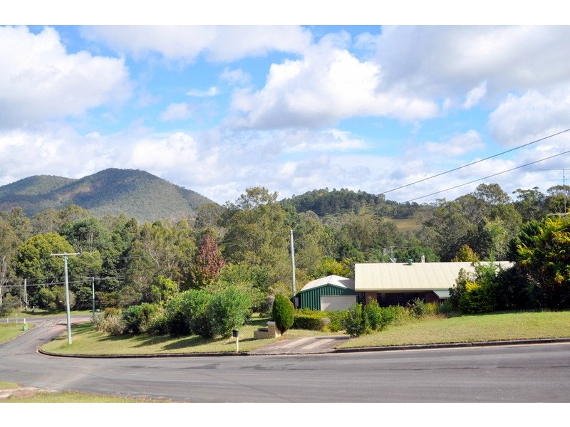 1 Connemara Court CONONDALE, Maleny QLD 4552