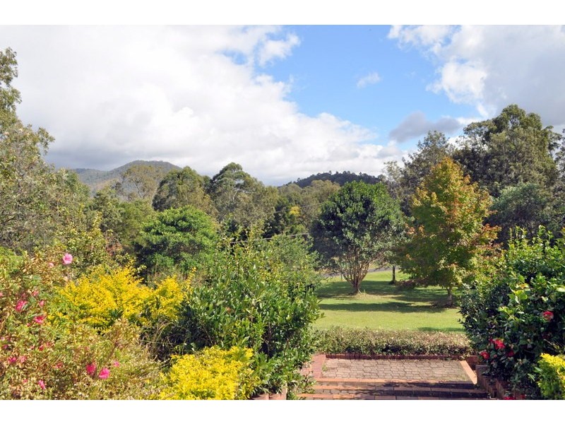 1 Connemara Court CONONDALE, Maleny QLD 4552
