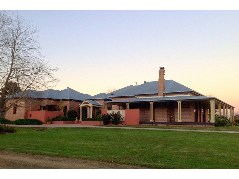 566 Mountain View Road, Maleny QLD 4552