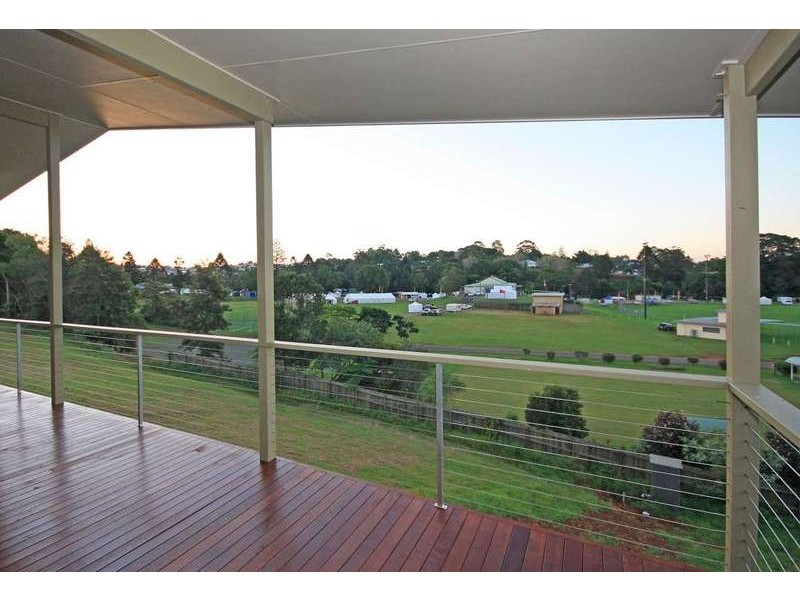 13 Ribbonwood Avenue, Maleny QLD 4552