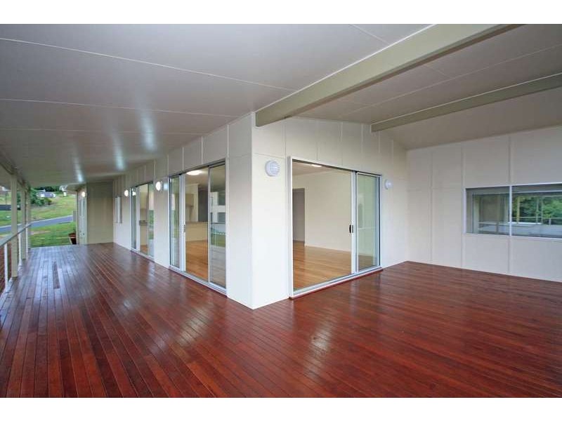 13 Ribbonwood Avenue, Maleny QLD 4552