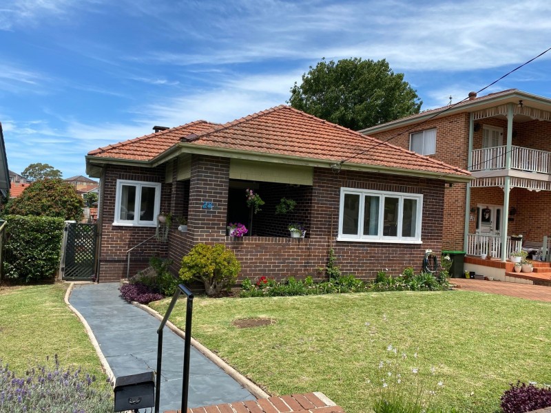 28 Gueudecourt Ave, Earlwood NSW 2206