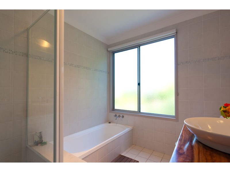 4 Goolara Court, Ocean Shores NSW 2483