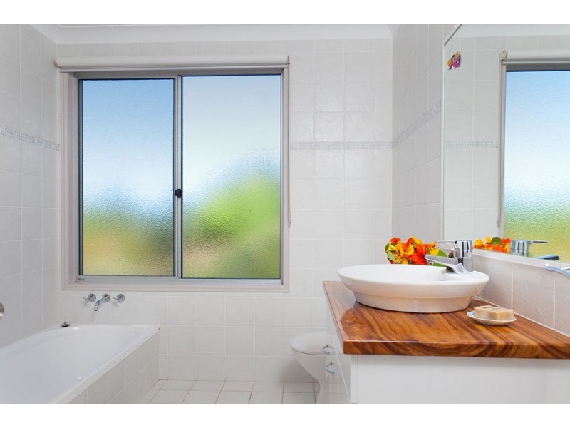 4 Goolara Court, Ocean Shores NSW 2483