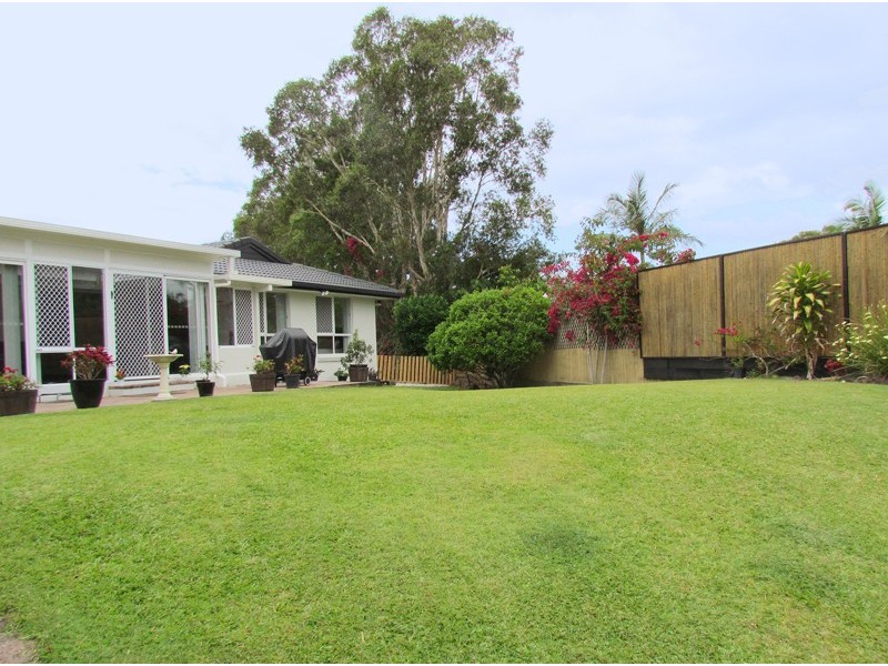 24 Berrimbillah Court, Ocean Shores NSW 2483