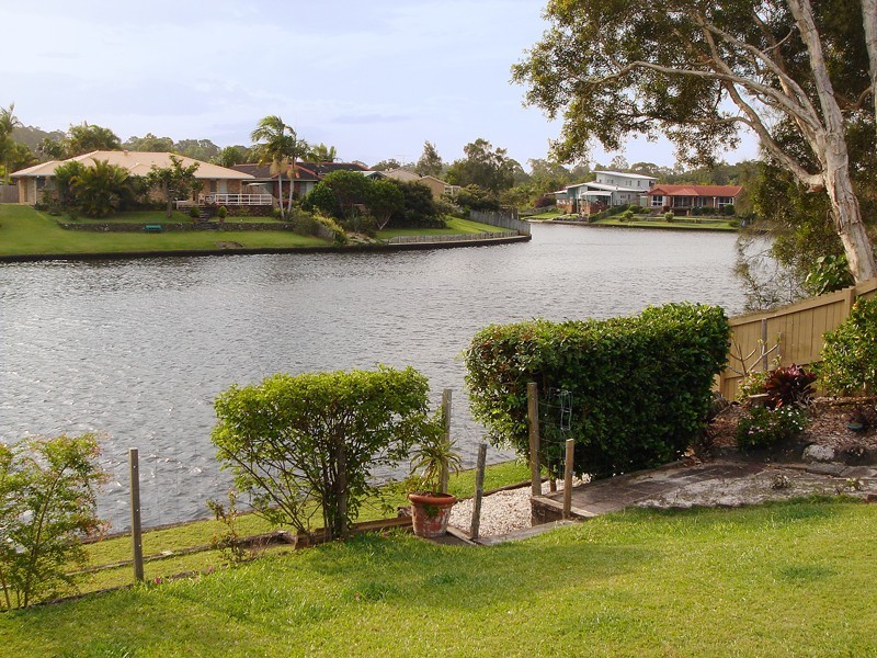 24 Berrimbillah Court, Ocean Shores NSW 2483