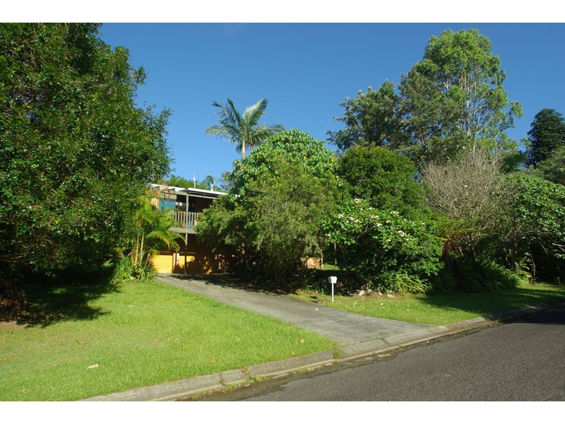 11 Inderwong Avenue, Ocean Shores NSW 2483
