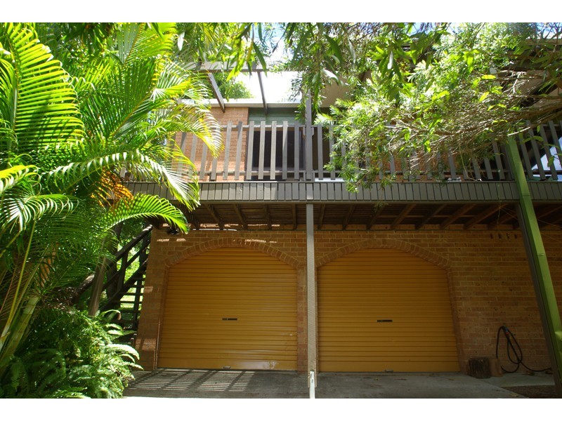 11 Inderwong Avenue, Ocean Shores NSW 2483