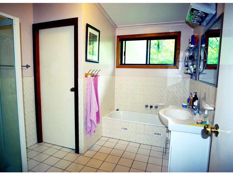 11 Inderwong Avenue, Ocean Shores NSW 2483