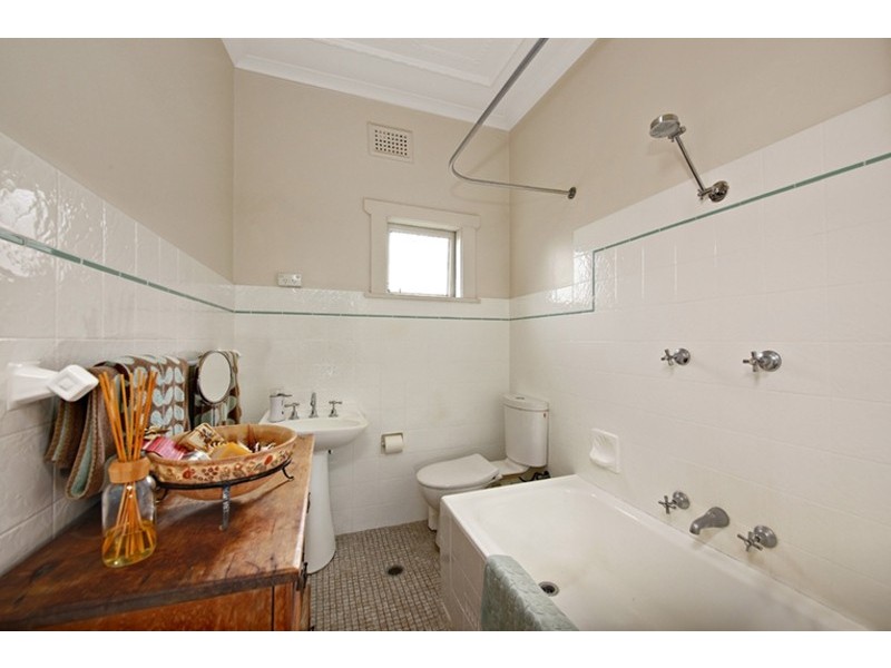 2/64 Grosvenor Crescent, Summer Hill NSW 2130