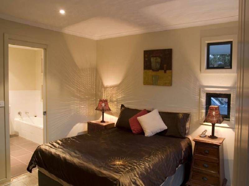 HUON HIGHWAY, Huonville TAS 7109