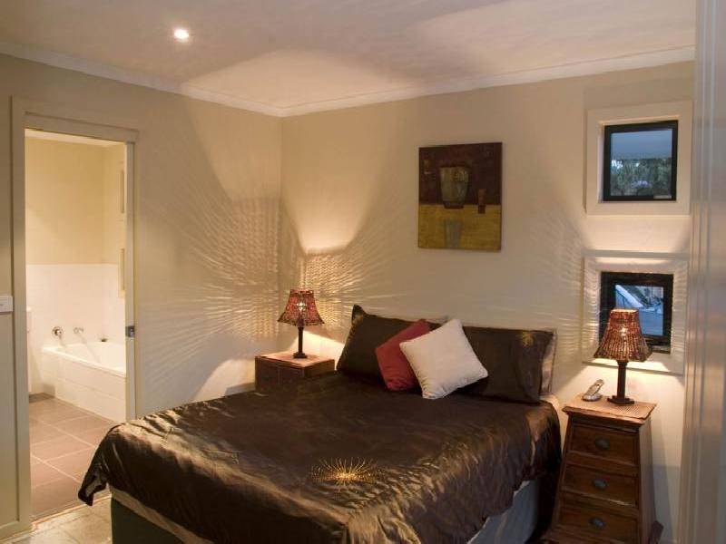 HUON HIGHWAY, Huonville TAS 7109