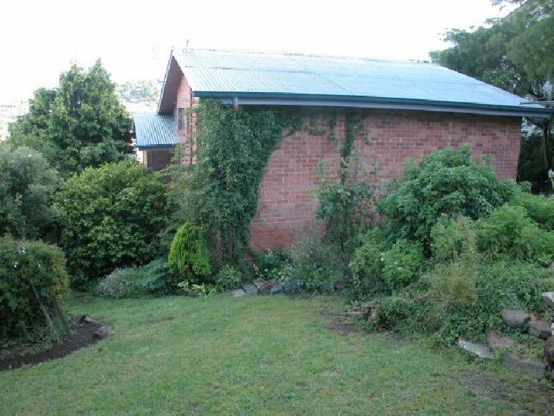 Cottlesloe Street, Lindisfarne TAS 7015