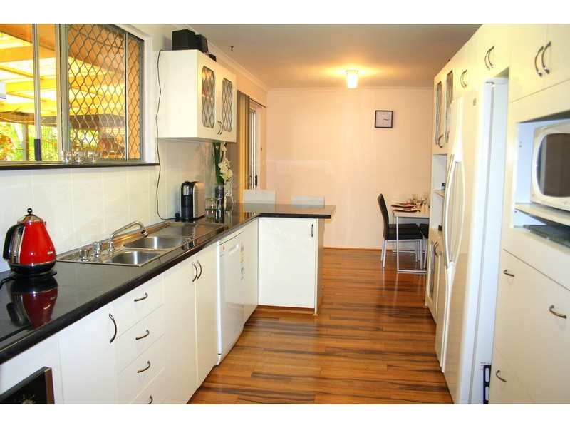 25 Laurinda Crescent, Springwood QLD 4127