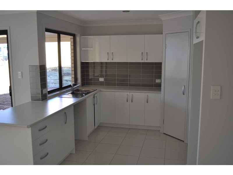 8  Conjola Lane, Waterford QLD 4133